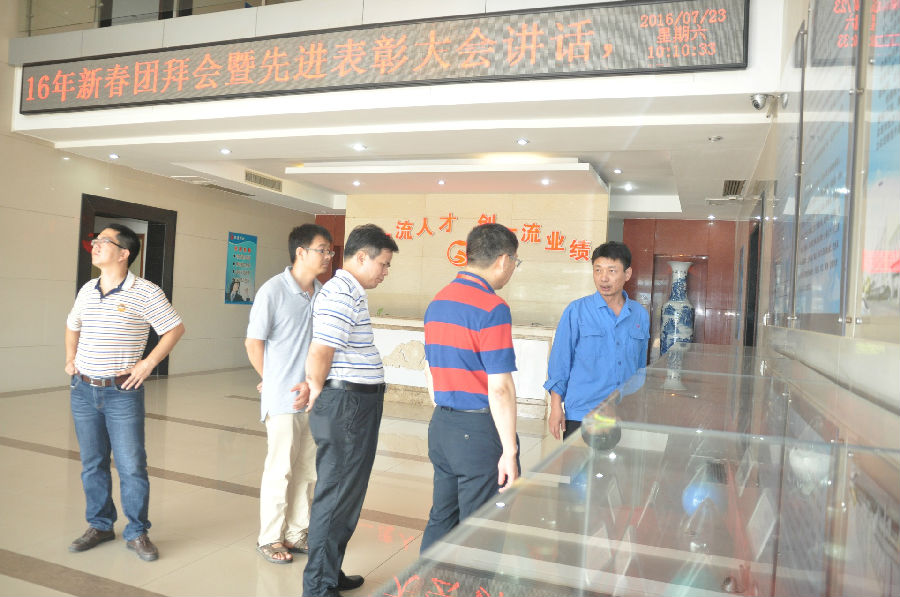 上海同濟大學城市礦產規(guī)劃專家到我司鎳鹽車間考察    