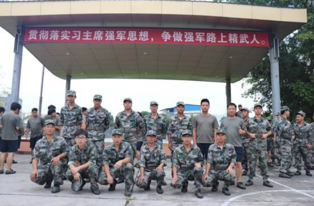 保衛(wèi)祖國(guó)的戰(zhàn)斗隊(duì)，建設(shè)祖國(guó)的排頭兵